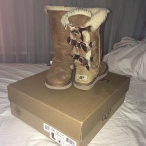 Brown UGGs With Bows in back. Comes with og box.
